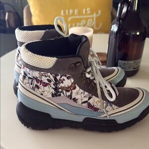 Inkkas hiking boots size 9